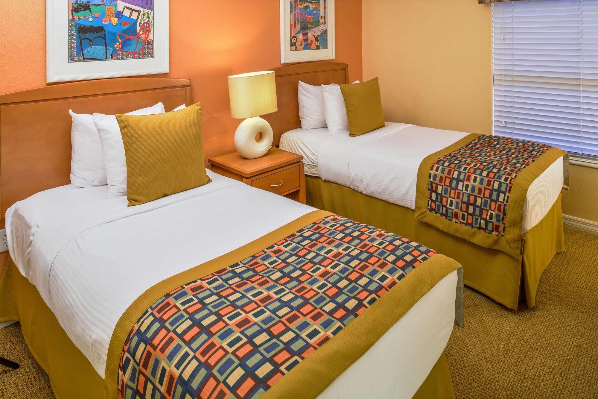 Orbit One Vacation Villas Селебрейшн Экстерьер фото